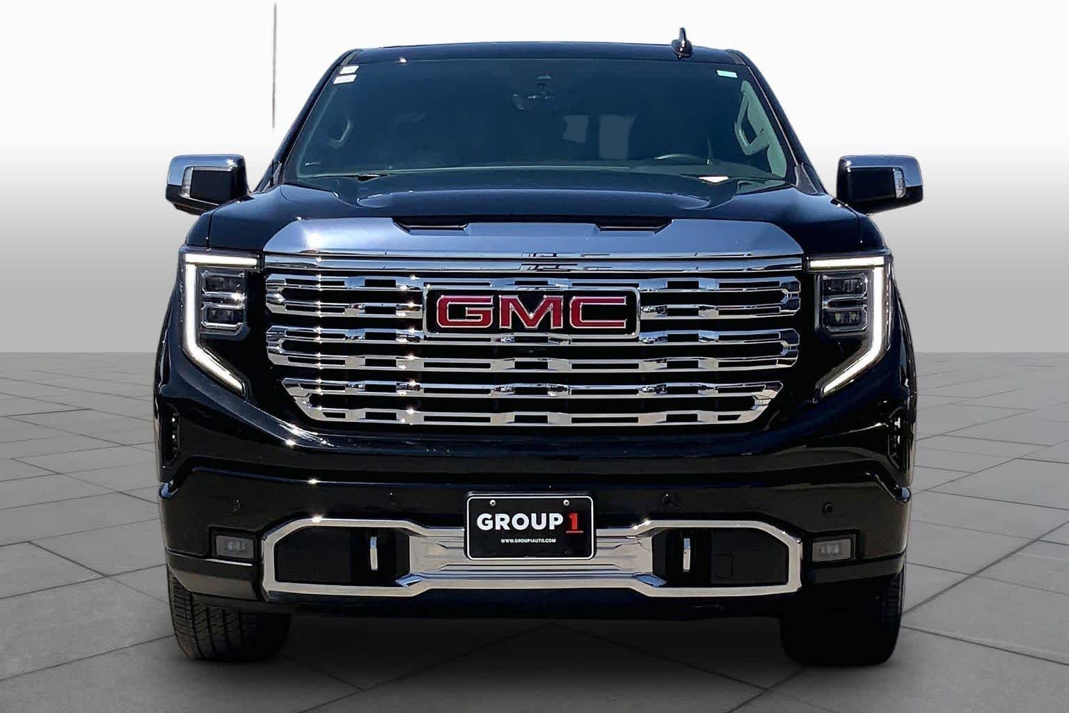 Used 2025 Onyx Black GMC Denali image 4