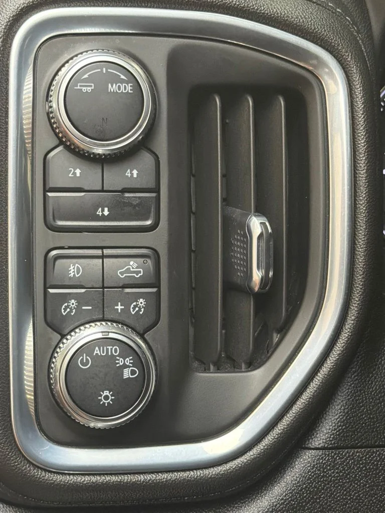 Used 2022 Summit White GMC SLE image 23
