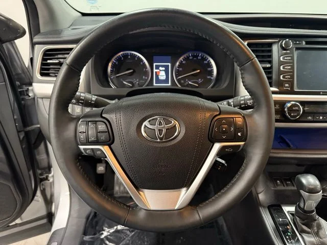 Used 2016 Silver Toyota Limited Platinum V6 image 23