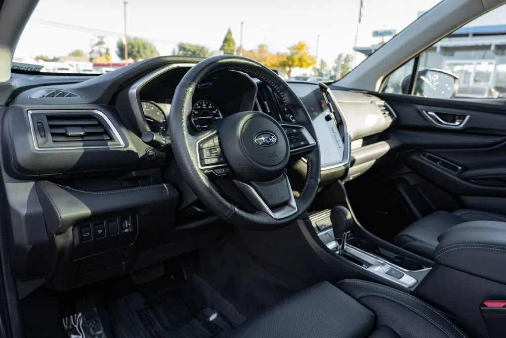 Used 2025 Cosmic Blue Pearl Subaru Limited image 28