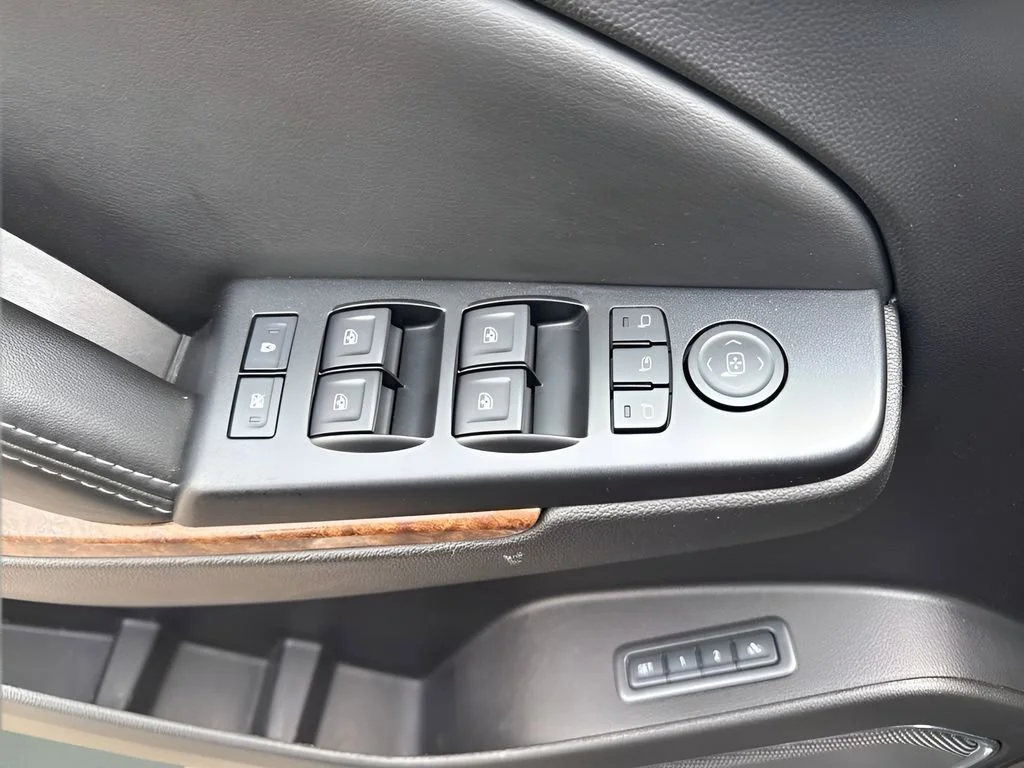 Used 2016 BLACK Chevrolet LTZ image 32