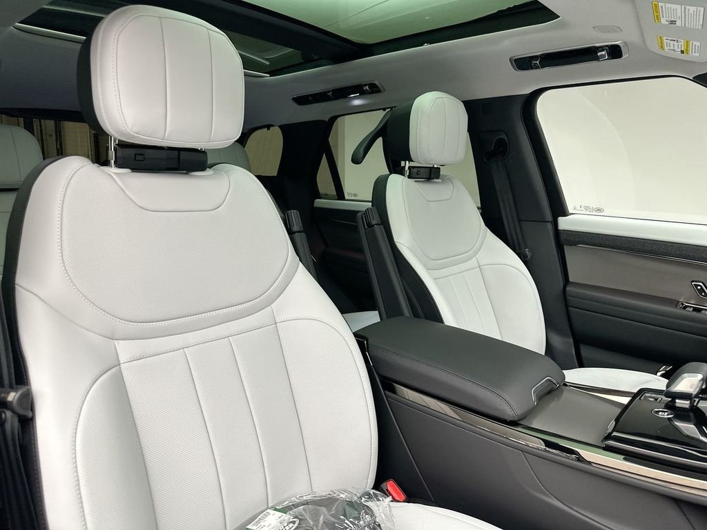 New 2026 Santorini Black Land Rover Dynamic SE image 14