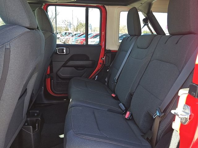 2026 Jeep Wrangler 4-Door Sahara - Photo 11