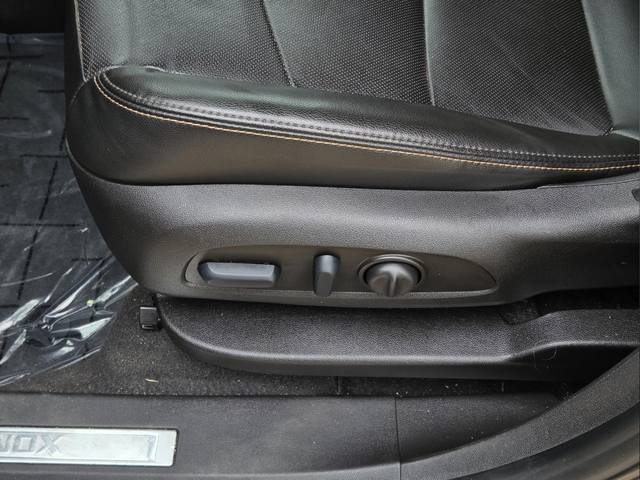 Used 2022 Gray Chevrolet Premier image 23