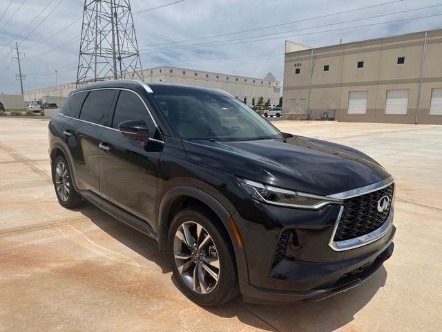 Used 2023 Black INFINITI LUXE image 4