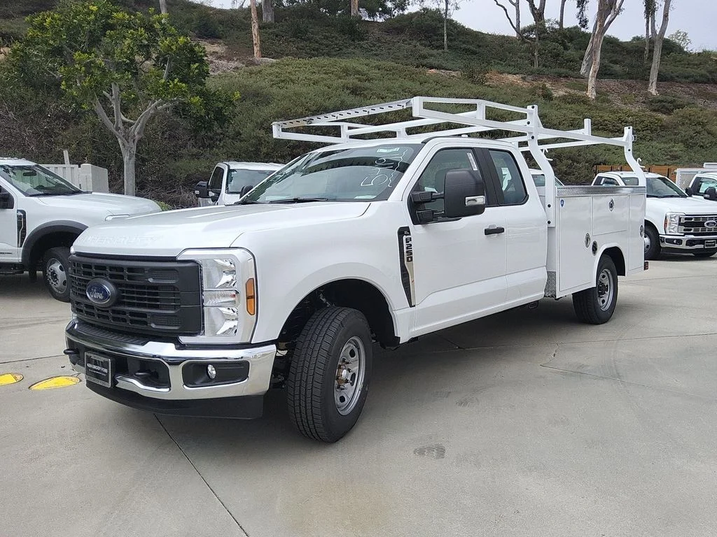 New 2026 Oxford White Ford XL image 3