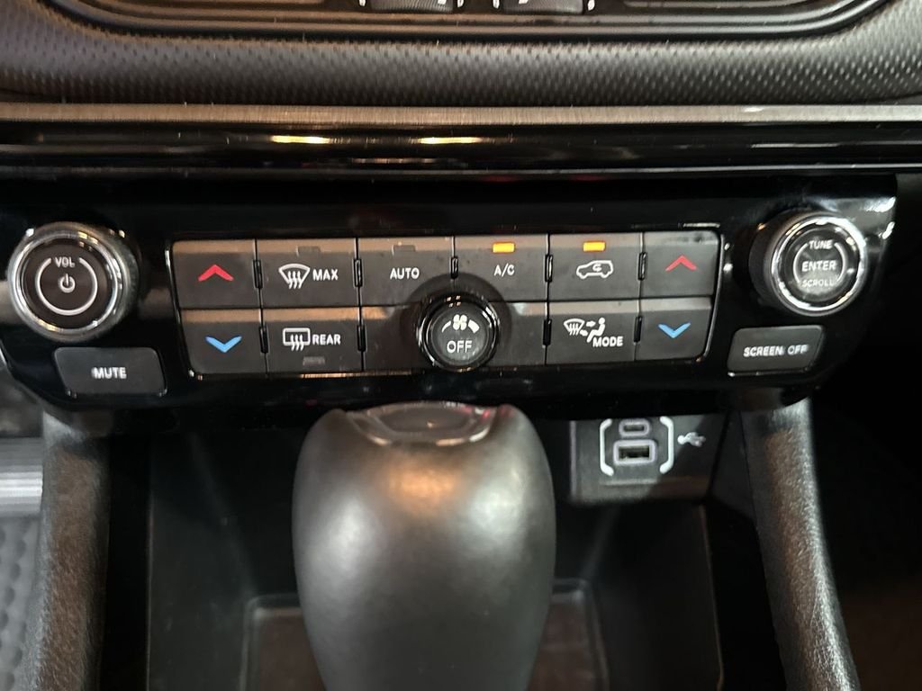 Used 2022 Bright White Clearcoat Jeep Trailhawk image 26