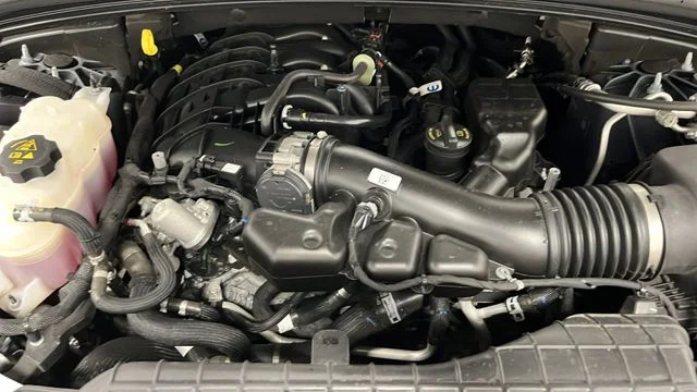 Used 2025 Pearlcoat Jeep Limited image 25