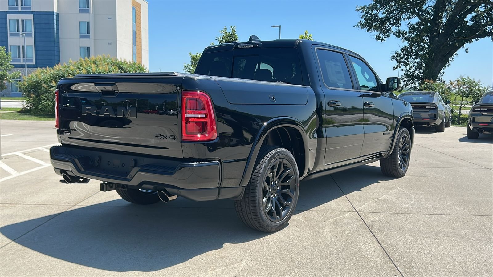 New 2026 Diamond Black Crystal Pearl-Coat Exterior Paint RAM Limited image 4