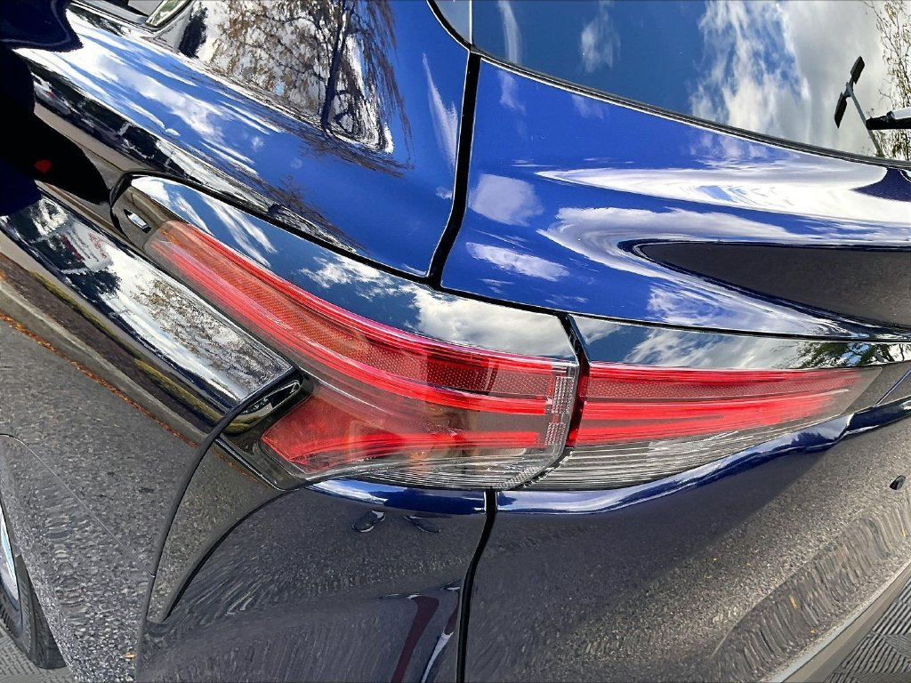 Used 2022  Toyota XLE image 35
