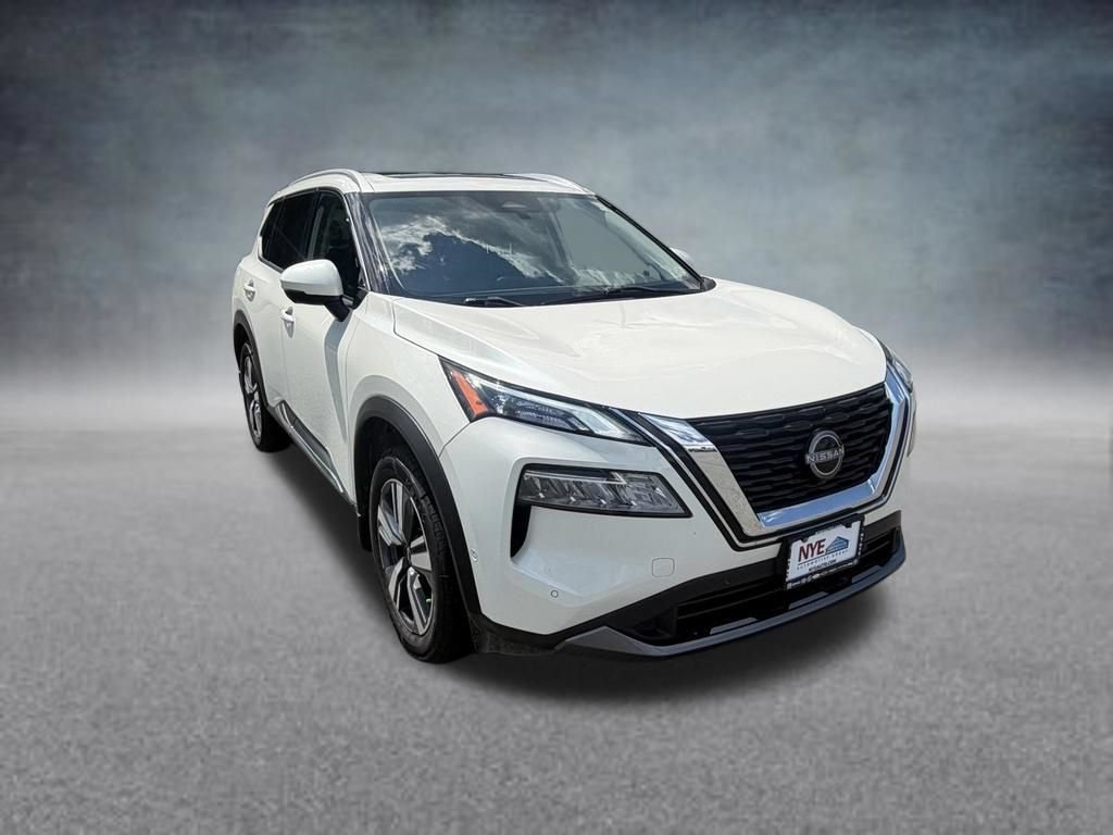 Used 2023 White Nissan SL image 8