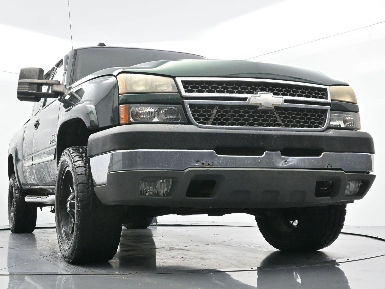 Used 2005 Dark Green Metallic Chevrolet LS image 35