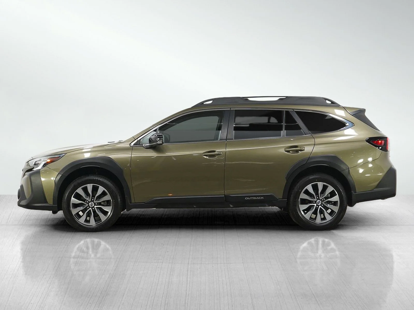 Used 2024 Subaru Outback Limited with VIN 4S4BTGND4R3101070 for sale in Burnsville, Minnesota