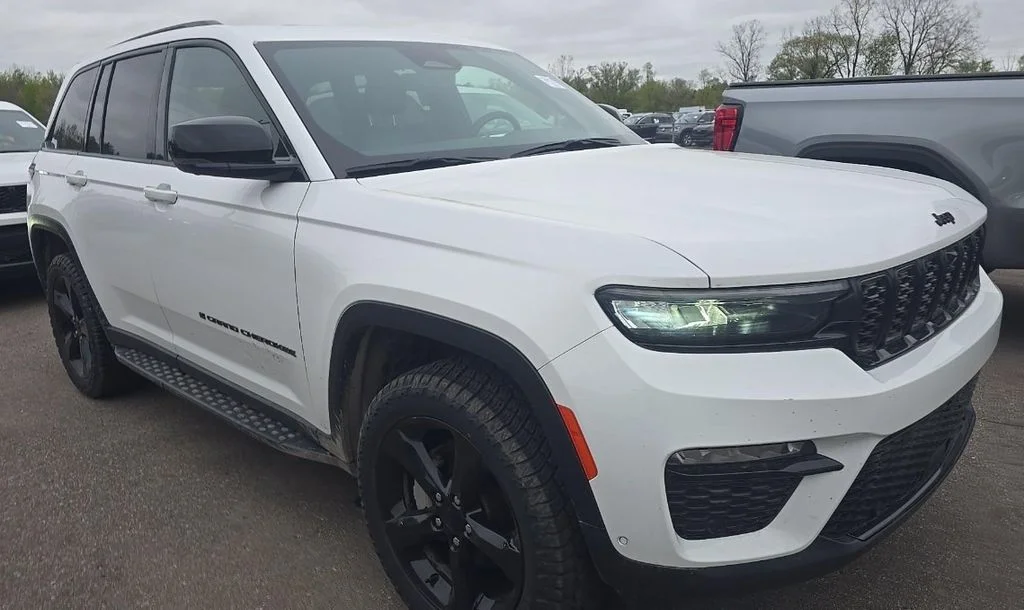 Used 2024 White Jeep Limited image 2