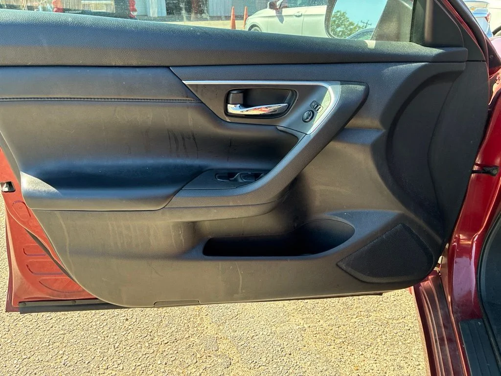 Used 2015 Red Nissan 2.5 S image 10