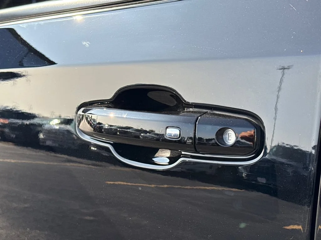 New 2026 Onyx Black GMC Elevation image 13