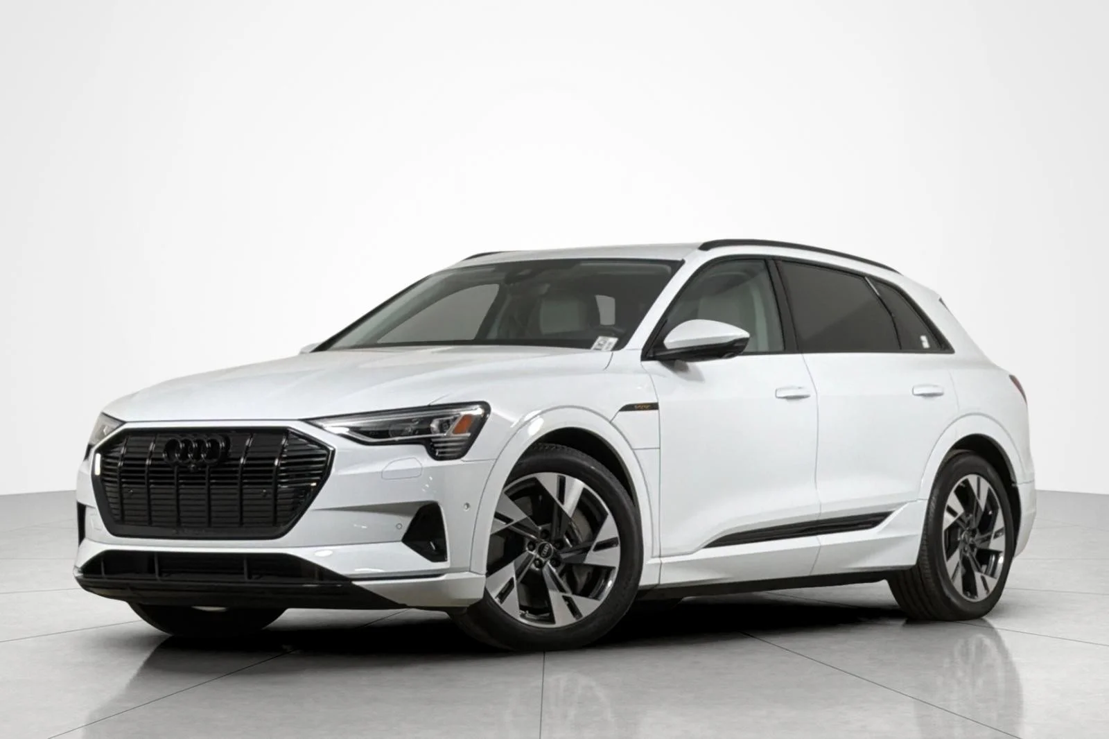 2023 Audi e-tron 95 kWh Premium quattro's photo
