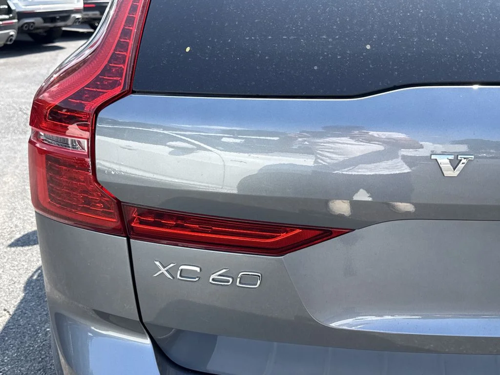 Used 2019 Gray Volvo T6 Momentum image 32