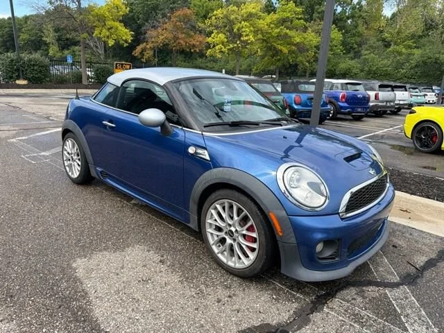 Used 2013 Lightning Blue Metallic MINI  image 3