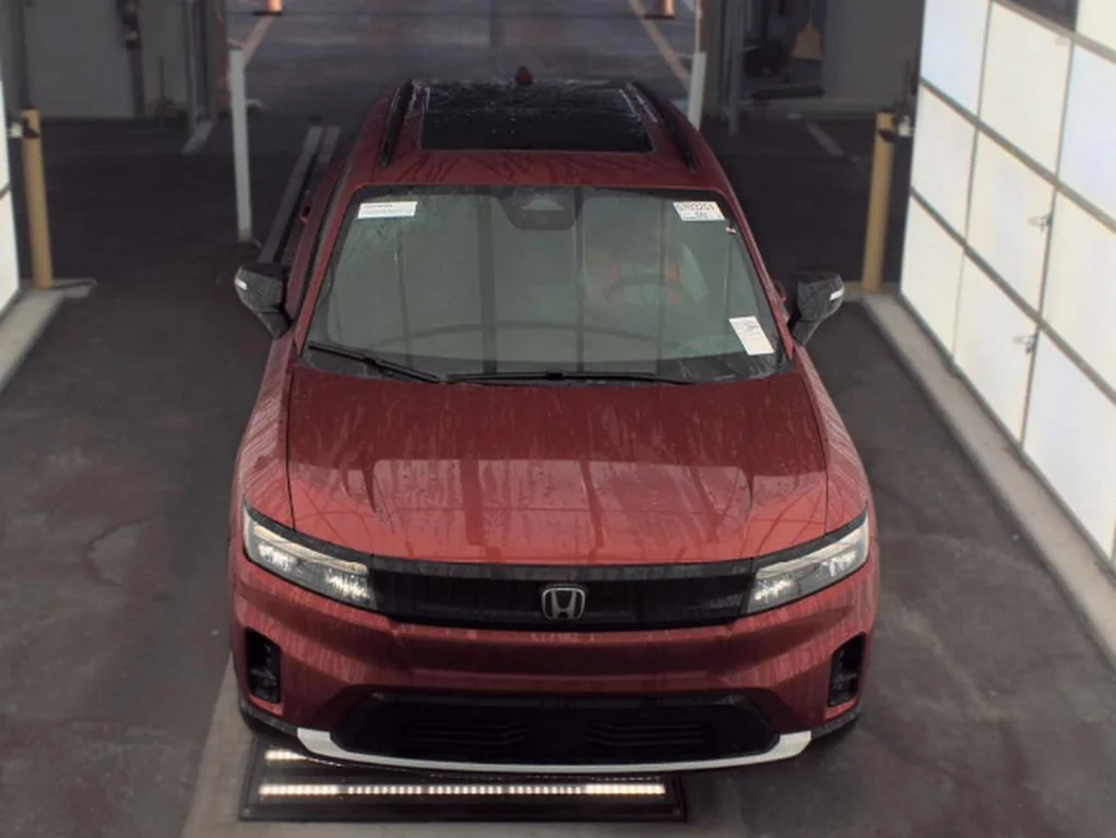 Used 2025 Scarlet Red Metallic Honda Touring image 2