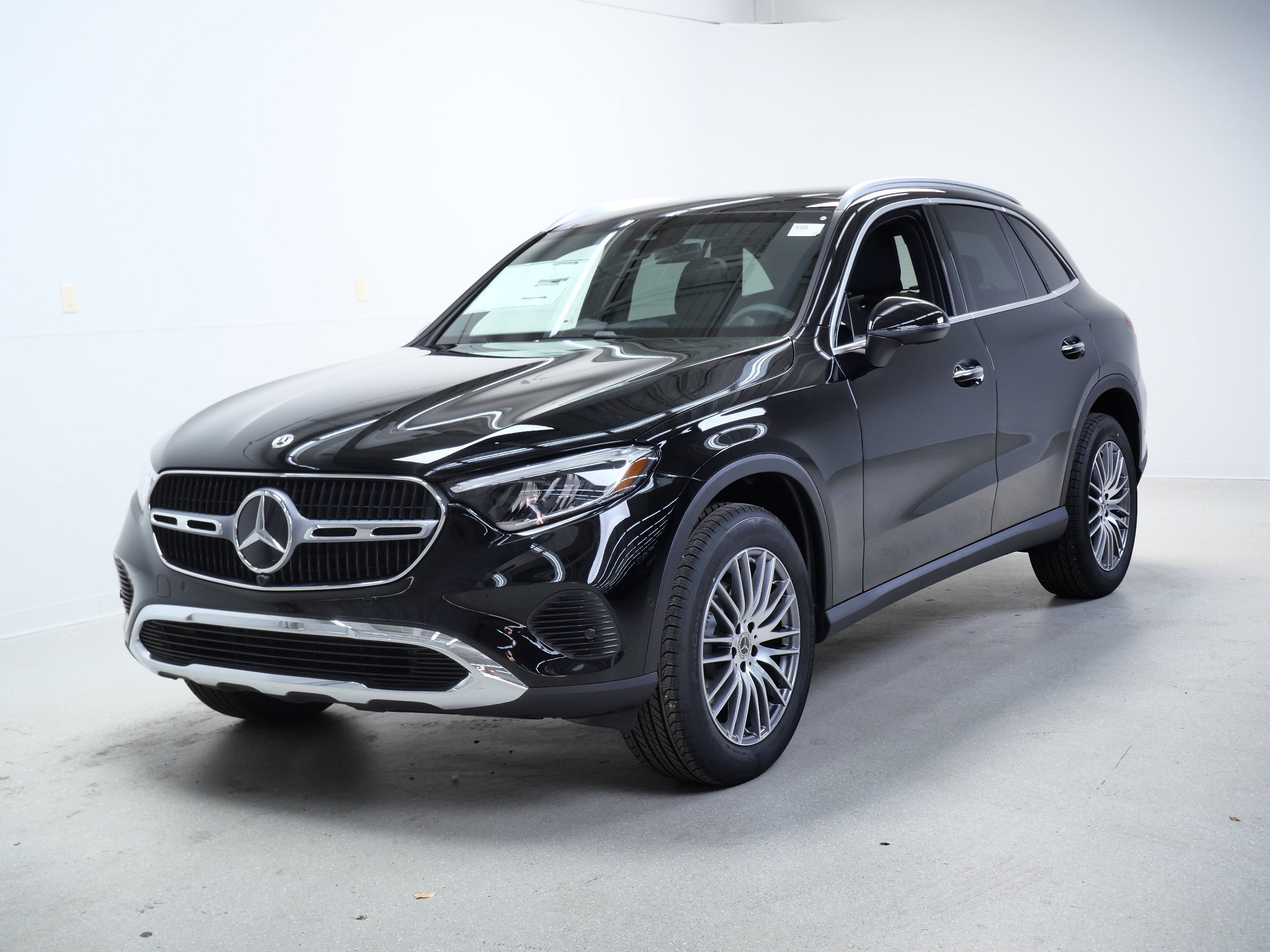 New 2026 Black Mercedes-Benz GLC 300 image 5