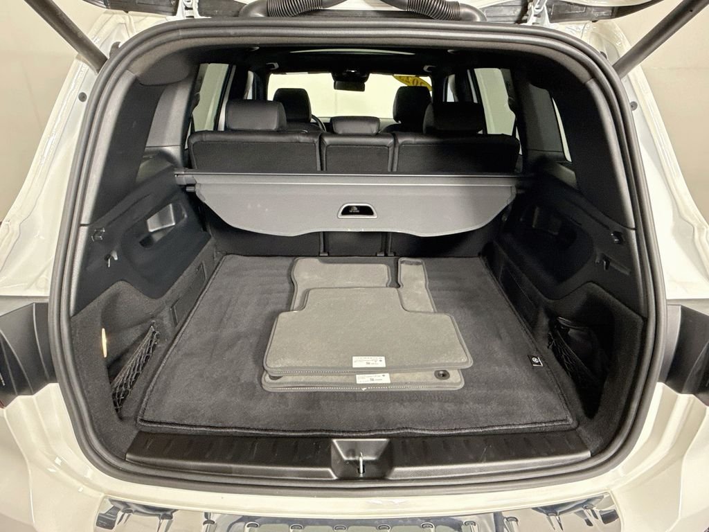 Used 2023 White Mercedes-Benz GLB 250 image 26