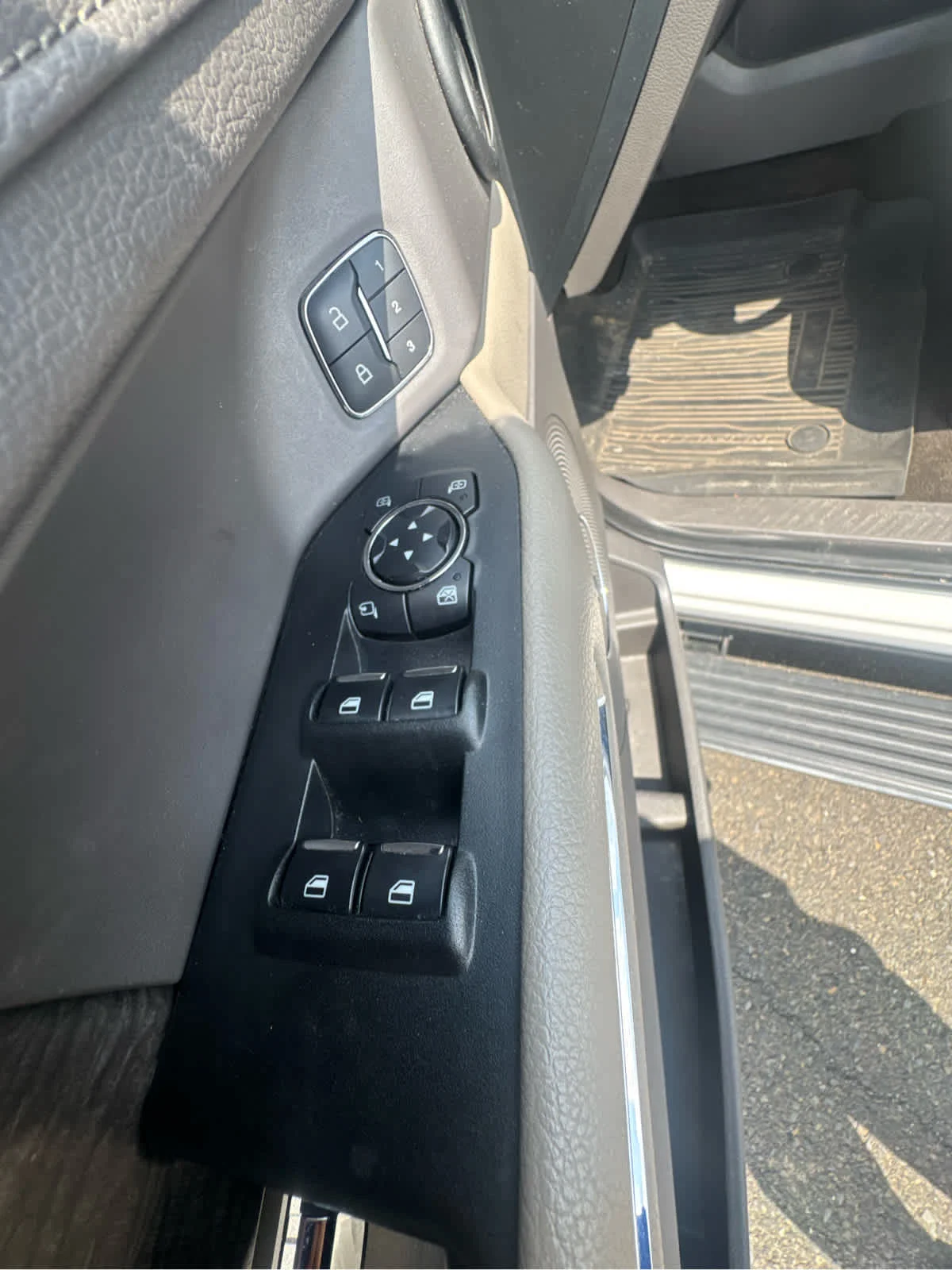Used 2019 White Platinum Metallic Tri-Coat Ford Limited image 10