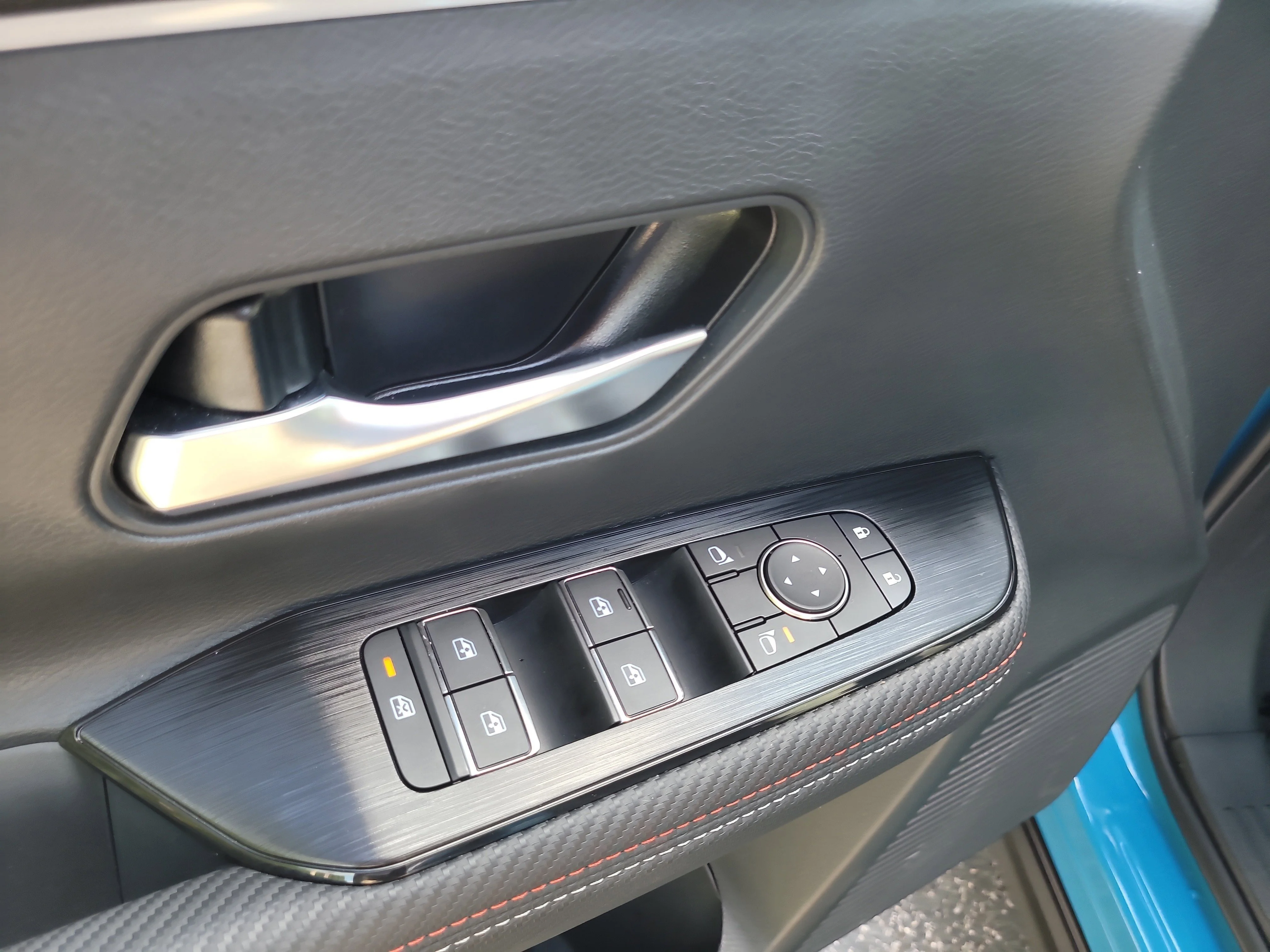 Used 2025 Arctic Ice Blue Metallic/Super Black Nissan SR image 18