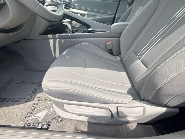Used 2023 Black Hyundai SEL image 12