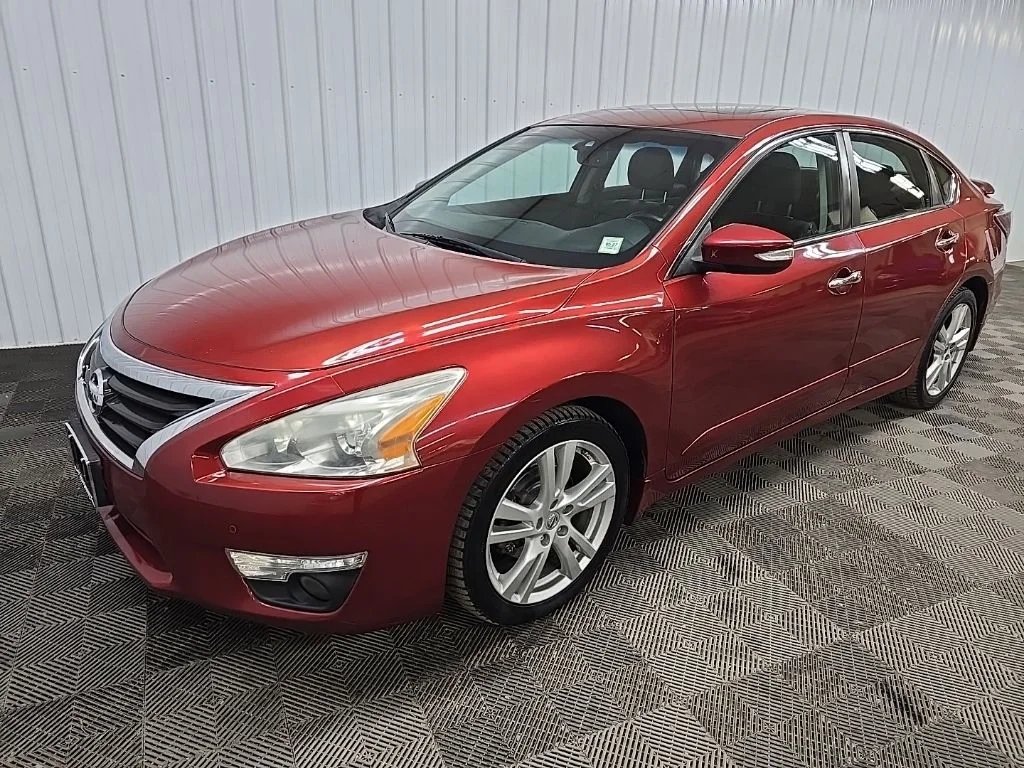 Used 2015 Red Nissan 3.5 SL image 8