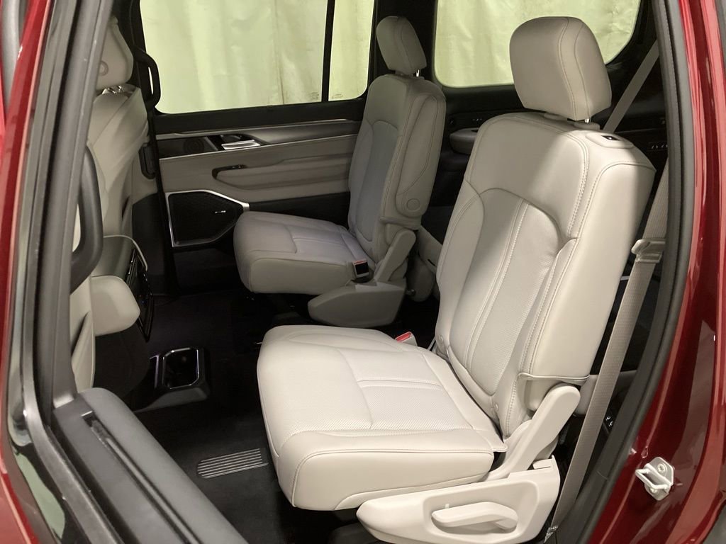 New 2026 Velvet Red Pearl-Coat Exterior Paint Jeep Limited Altitude image 14