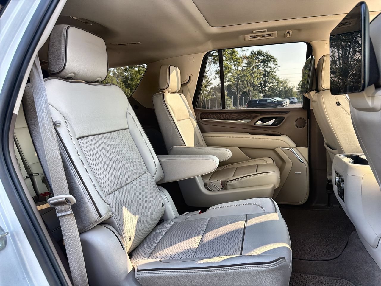Used 2023 WHITE FROST TRICOAT GMC Denali image 22