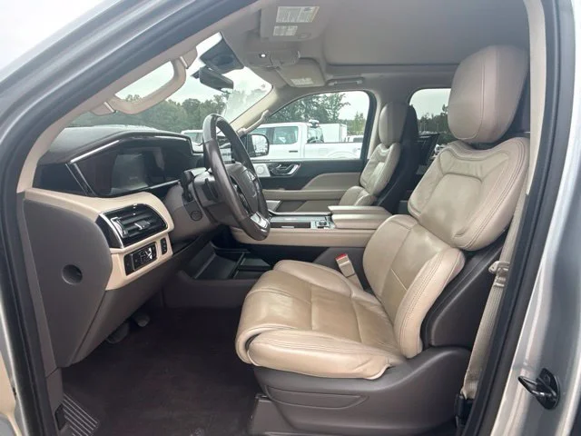 Used 2023 Silver Lincoln Reserve image 28