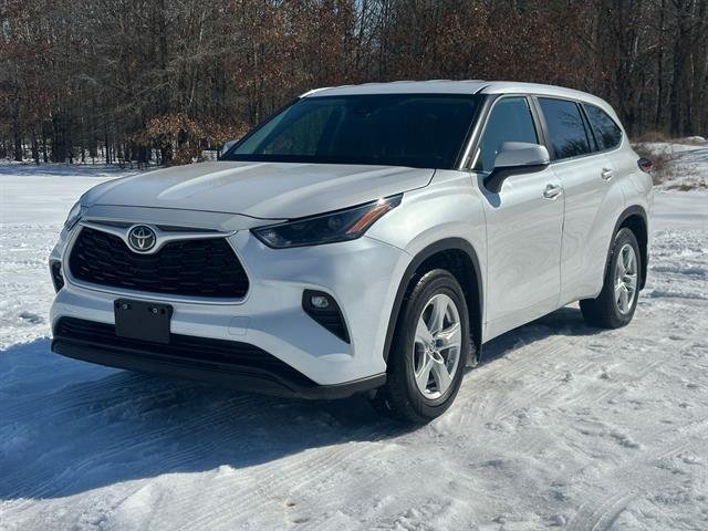 2024 Toyota Highlander LE - Photo 37