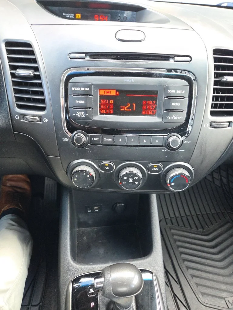 Used 2018  Kia LX image 2