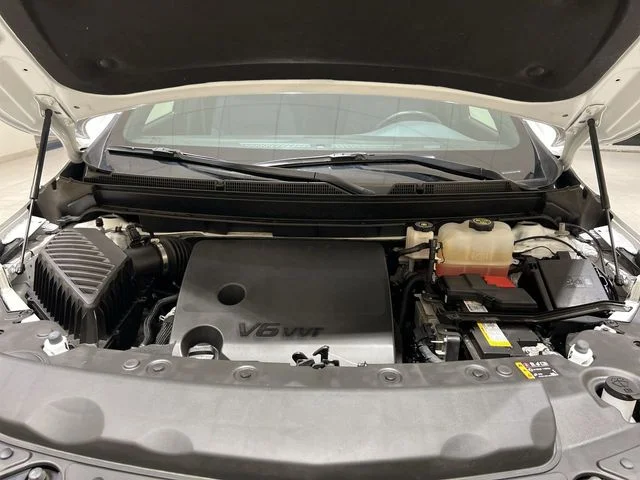 Used 2023 Summit White Buick Essence image 27