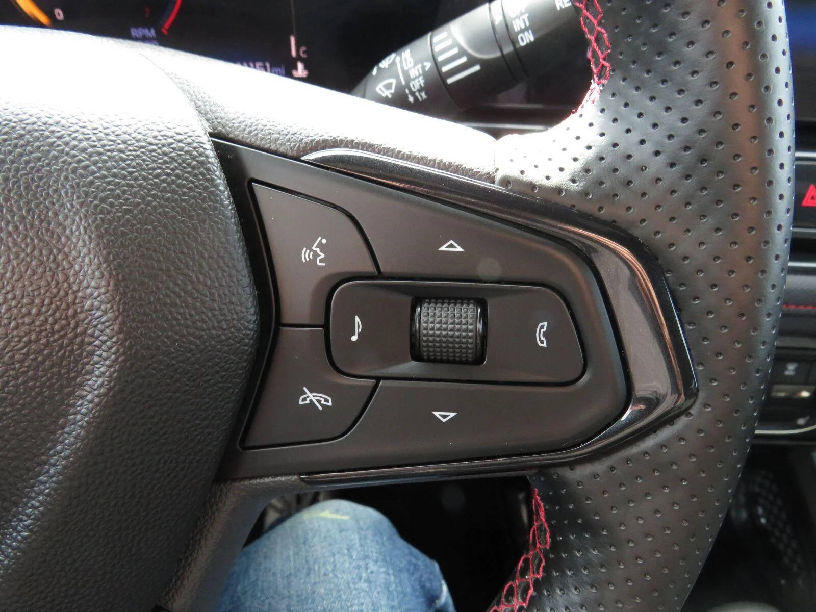 Used 2025 Mosaic Black Metallic Chevrolet RS image 30