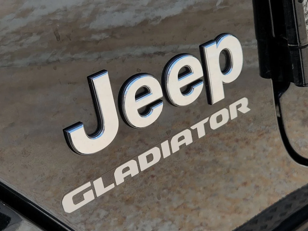 Used 2020 Black Clearcoat Jeep Overland image 12