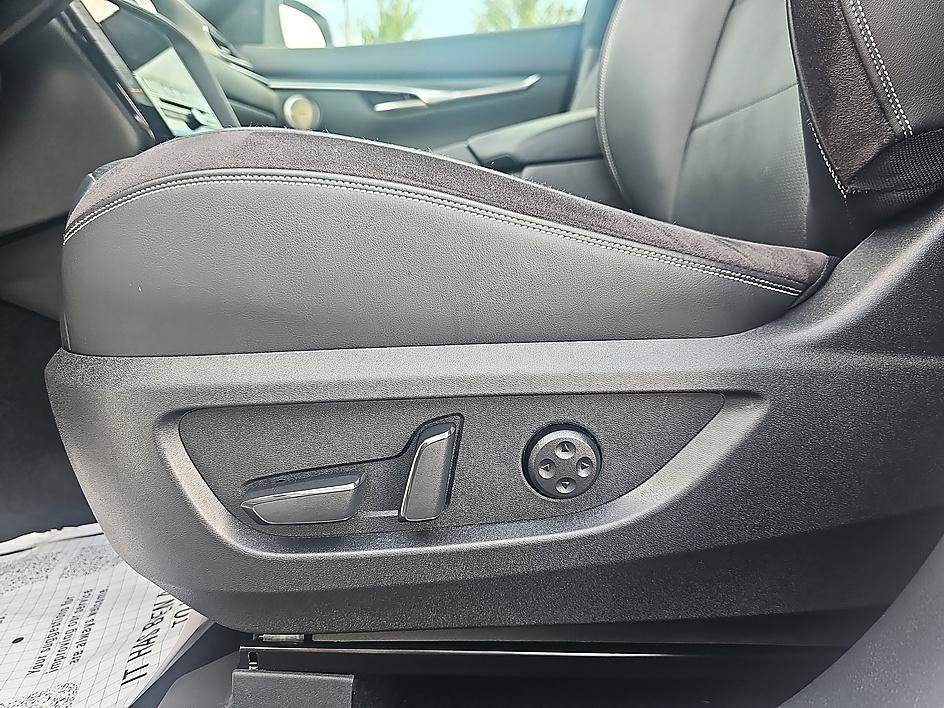 Used 2023 Radiant White INFINITI SPORT image 16