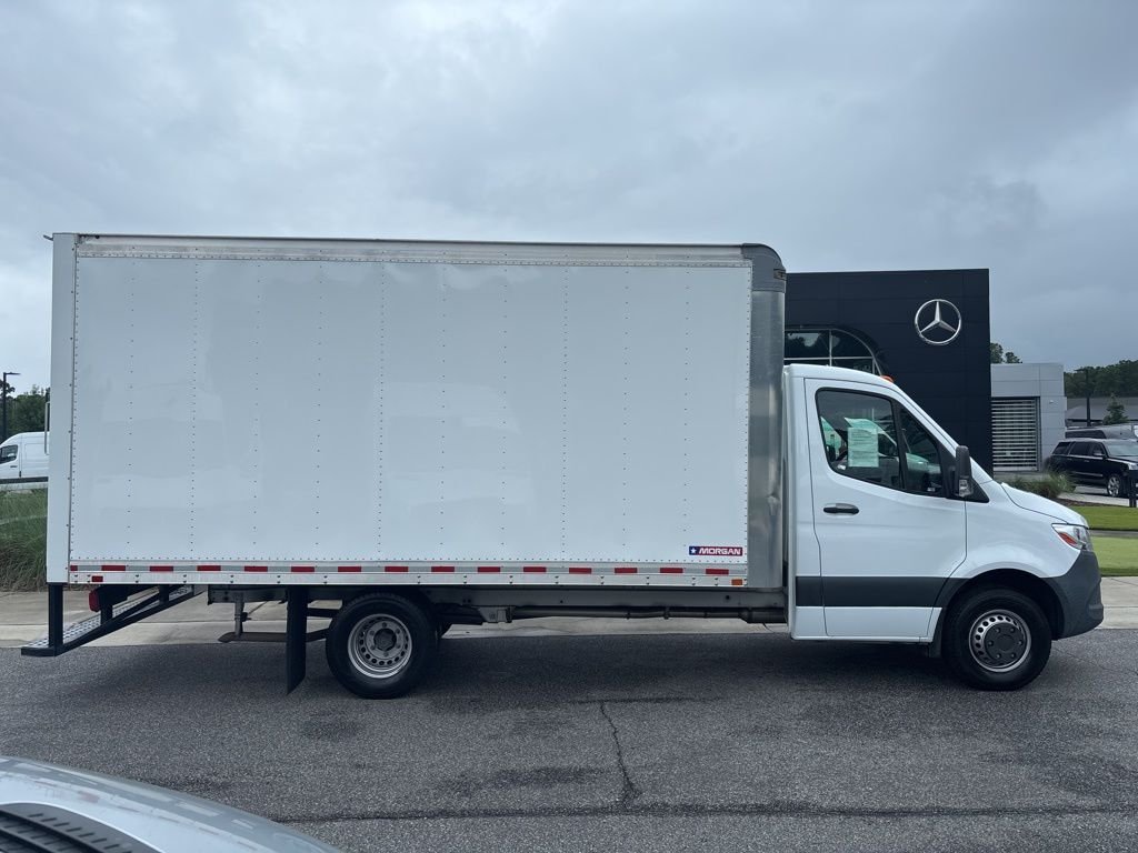 Used 2021  Freightliner w/ 16