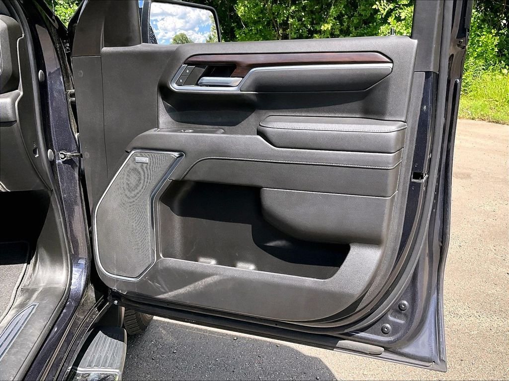Used 2022 Silver GMC SLT image 24