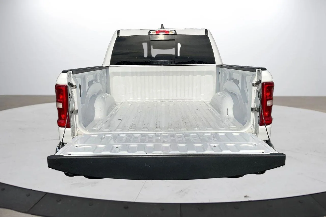 Certified Used 2025 White Ram Big Horn/Lone Star image 25