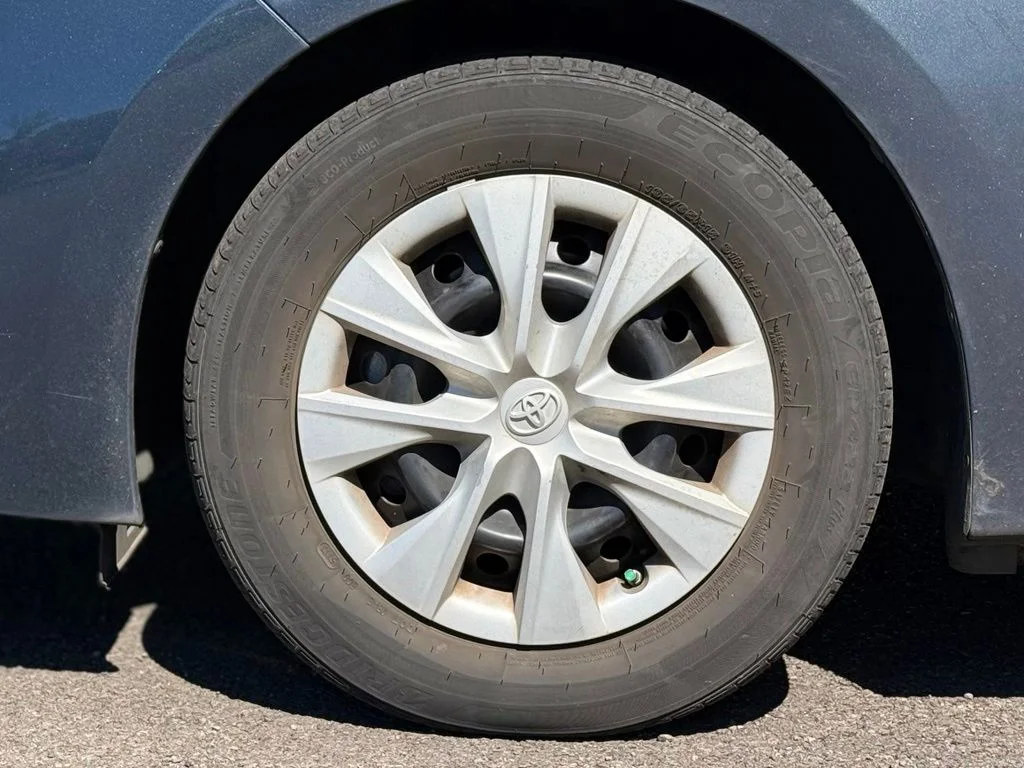 Used 2017  Toyota L image 9