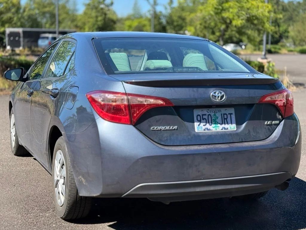 Used 2017  Toyota L image 3