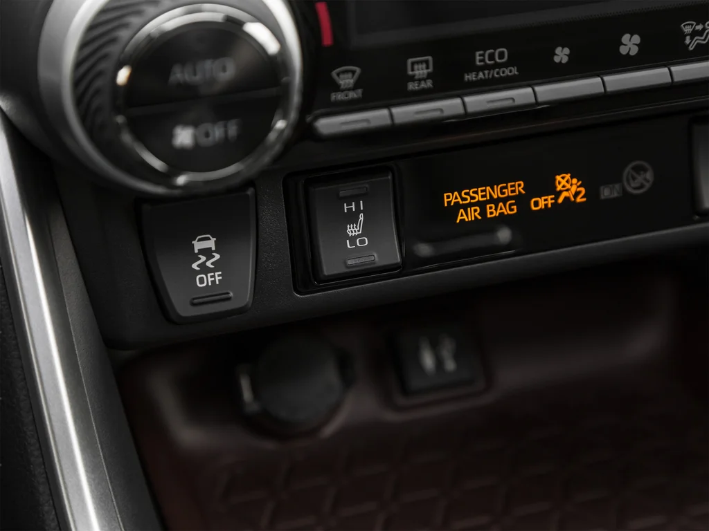 Used 2020 Silver Toyota XLE image 52