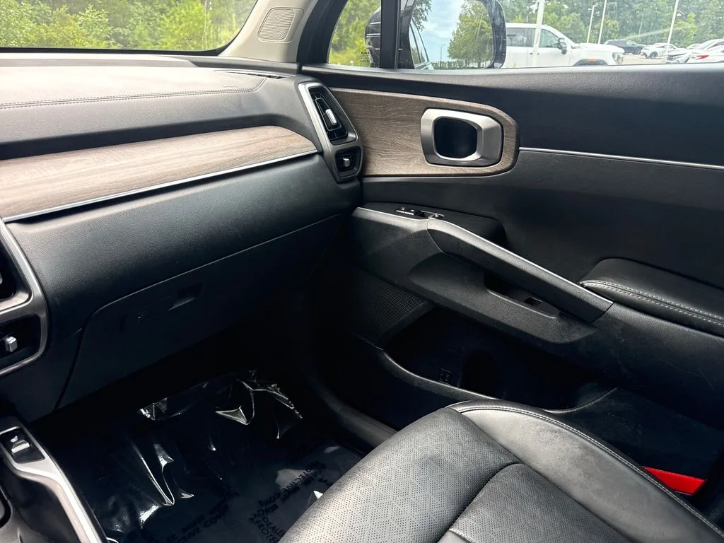 Used 2023 Ebony Black Kia EX image 17
