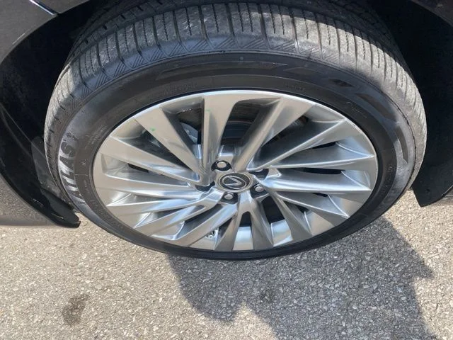 Used 2021 Black Lexus 300h Luxury image 33