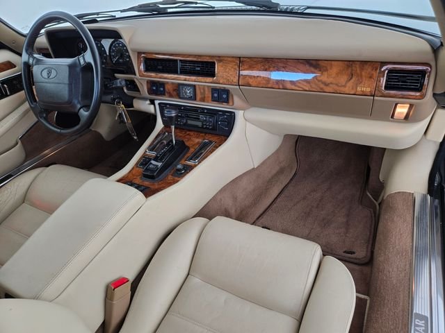 Used 1995 Green Jaguar 2+2 image 15