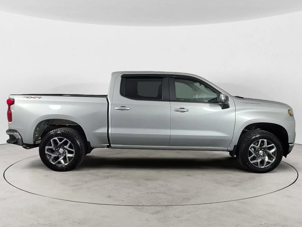 Used 2021 Silver Ice Metallic Chevrolet LT image 6