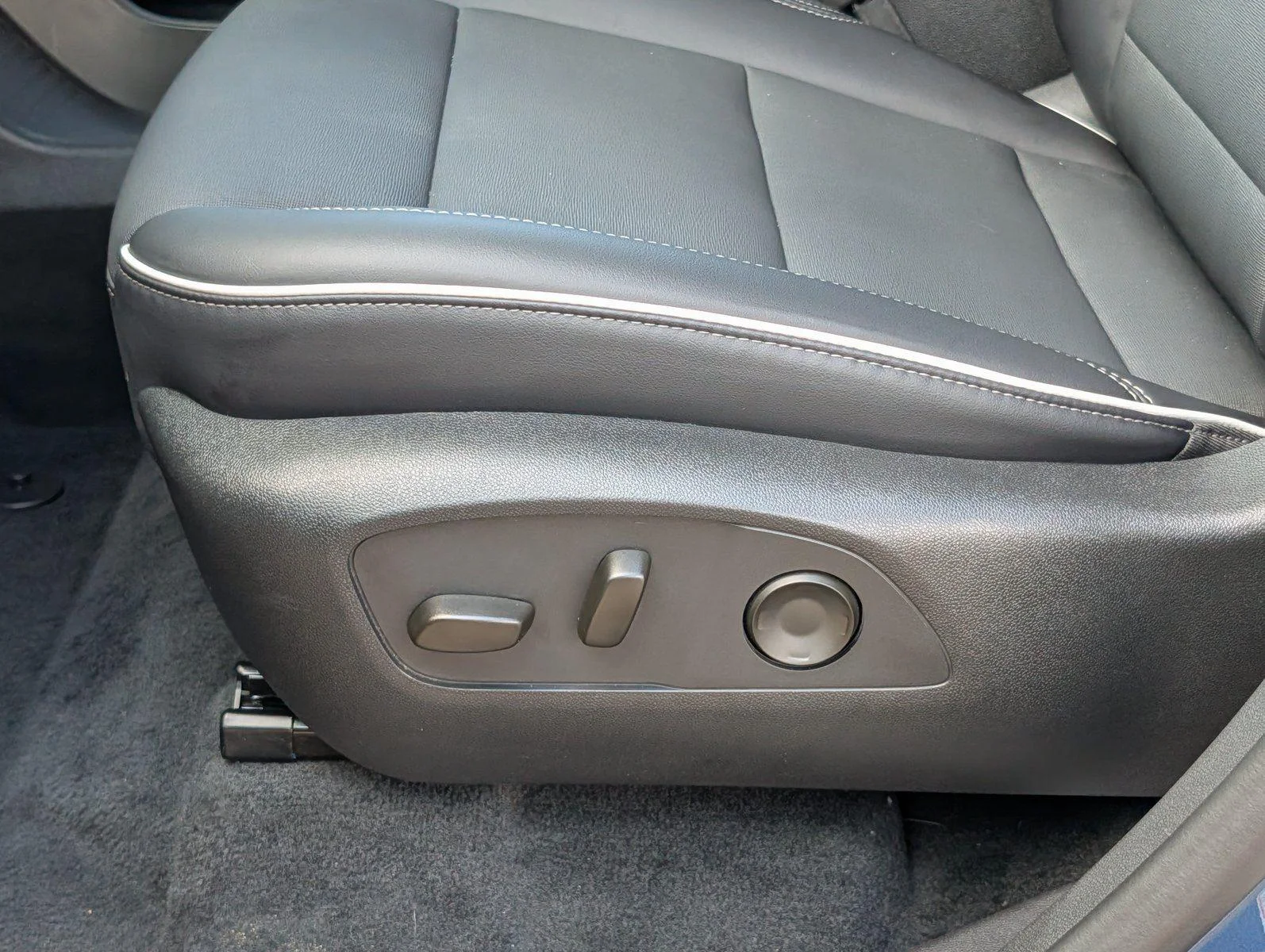 Used 2026 Ocean Blue Metallic Buick Preferred image 12